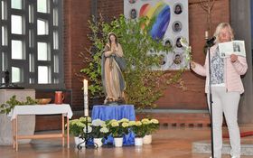 Mutter Gottes-Statue in der Friedenskirche