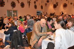 dicht gefüllter Saal im Jugendheim Grafenwöhr