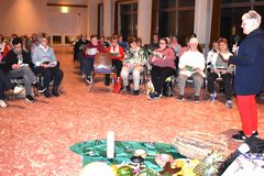 Frauen beim Weltgebetstag im Jugendheim
