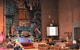 Altarraum der Friedenskirche Grafenwöhr