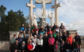 Gruppenfoto der Pilgergruppe am ungarischen Kalvarienberg in Fatima