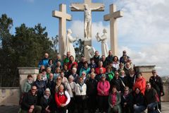 Gruppenfoto der Pilgergruppe am ungarischen Kalvarienberg in Fatima