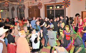 Buntes Faschingstreiben im großen Saal des Jugendheims Grafenwöhr