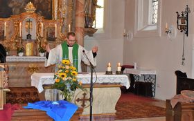 Pfarrer Fenk und Pfarrer Berthold in der Maria-Himmelfahrtskirche