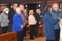 Jubelpaare lassen sich von Pfarrer Fenk segnen